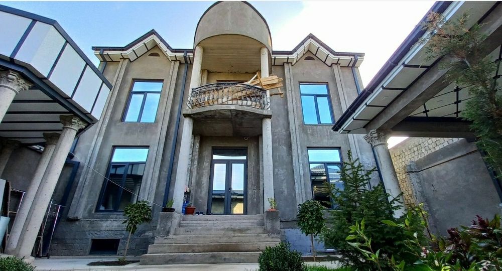 Sotiladi 2 etajli chiroy tanxaus shahar markazidan