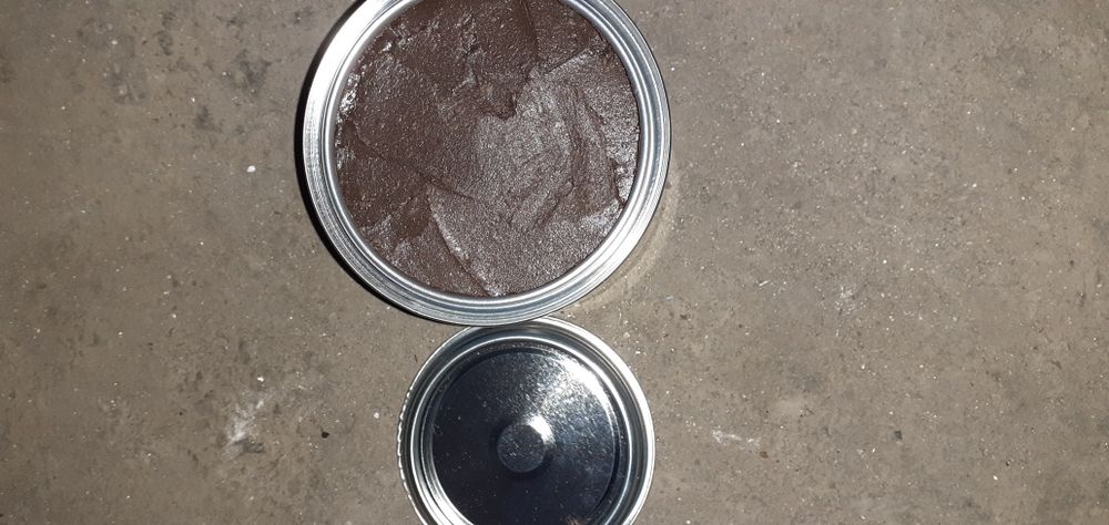 Кафява боя за обувки вакса