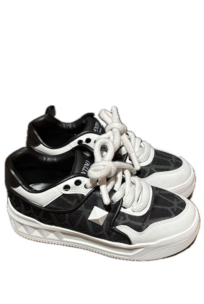 Обувки Valentino