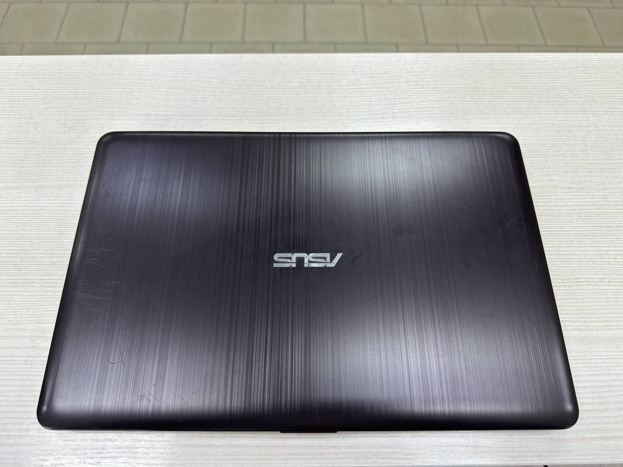 Asus (Core i3-8130u, 8 Gb DDR4, 500 Gb HDD)