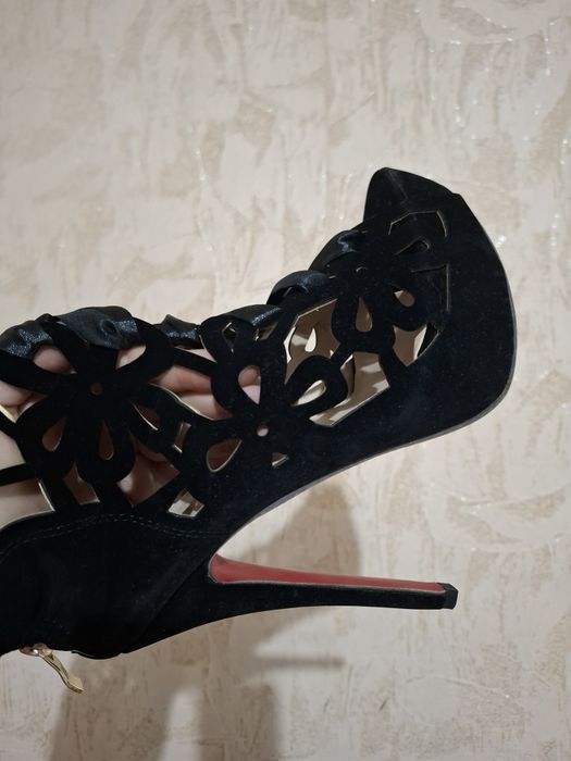 Сапоги кружевные