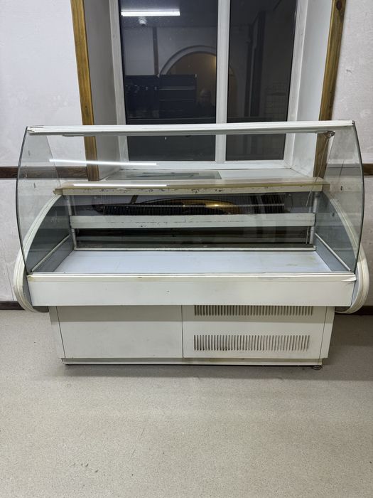 Продам Витринный холодильник Б/У, прилавок из ЛДСП