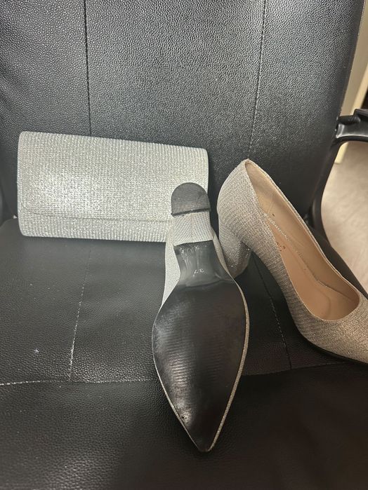 Обувки и чанта в сребристо за официален тоалет или абитуриентка