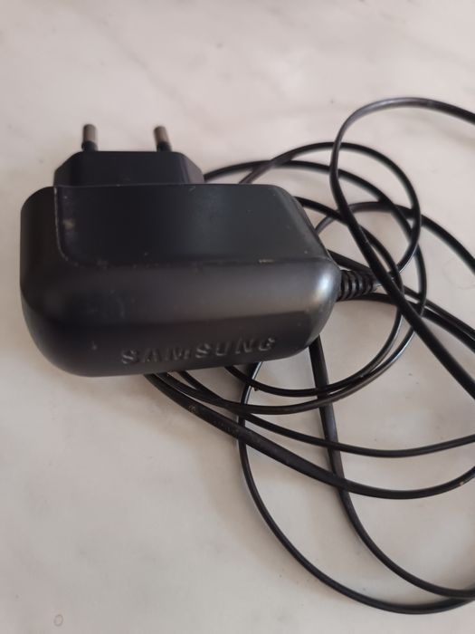 Vand 2Telefoane''Samsung GT-C3750 și GT-E2600'"