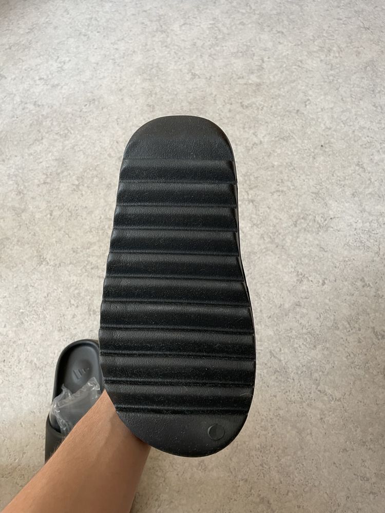 Yeezy Slides Black