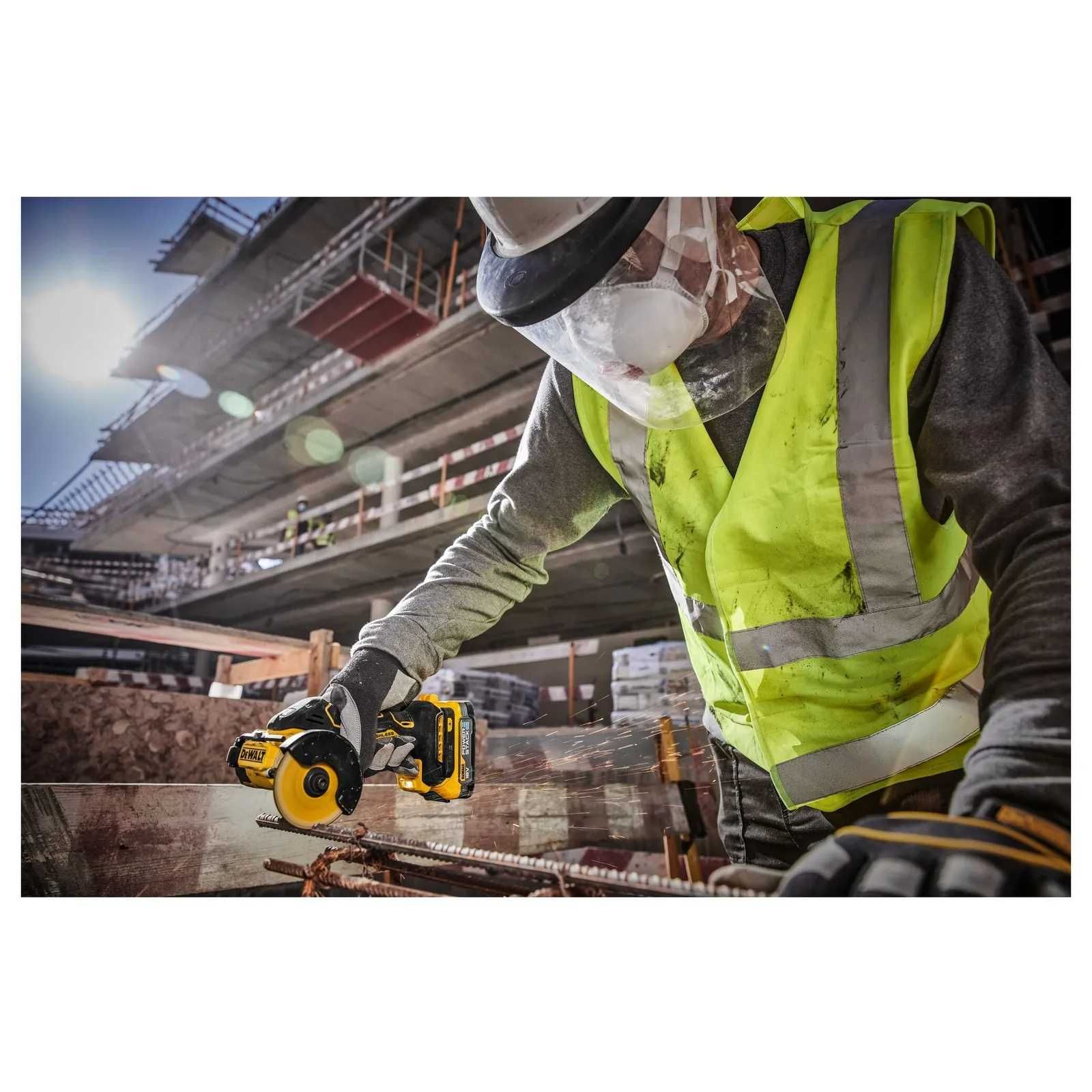 Аккумуляторная дисковая пила DeWALT DCS438N-XJ