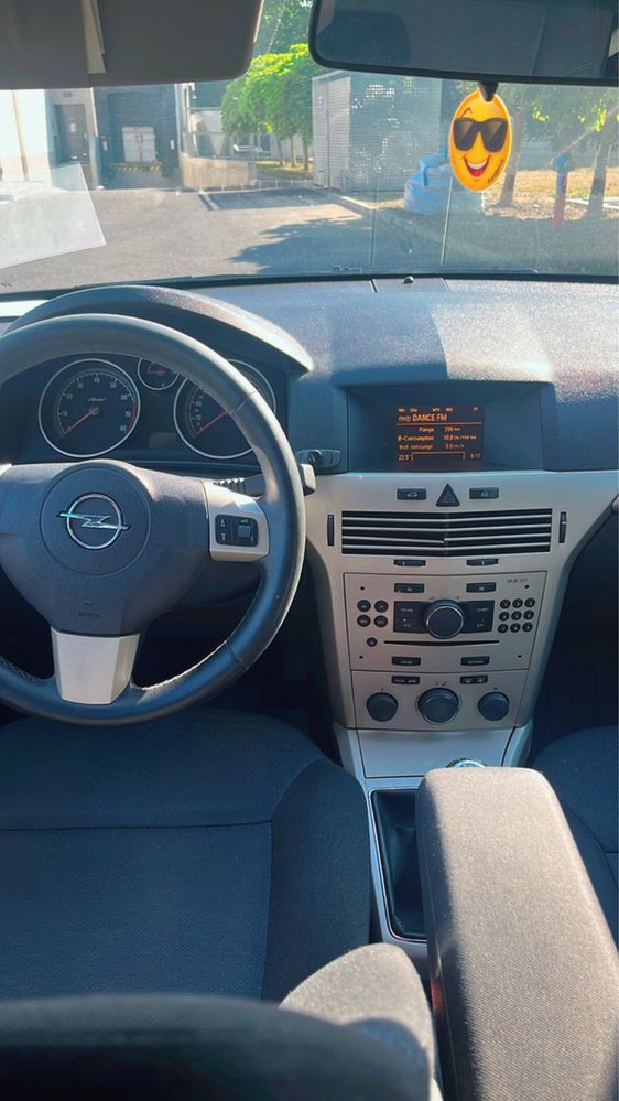 Opel Astra H Sedan – 1.6 Benzină, 2008