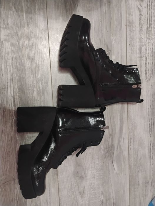 Продавам много готини боти 39 номер, като нови