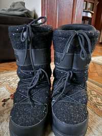 Moon boots Moschino