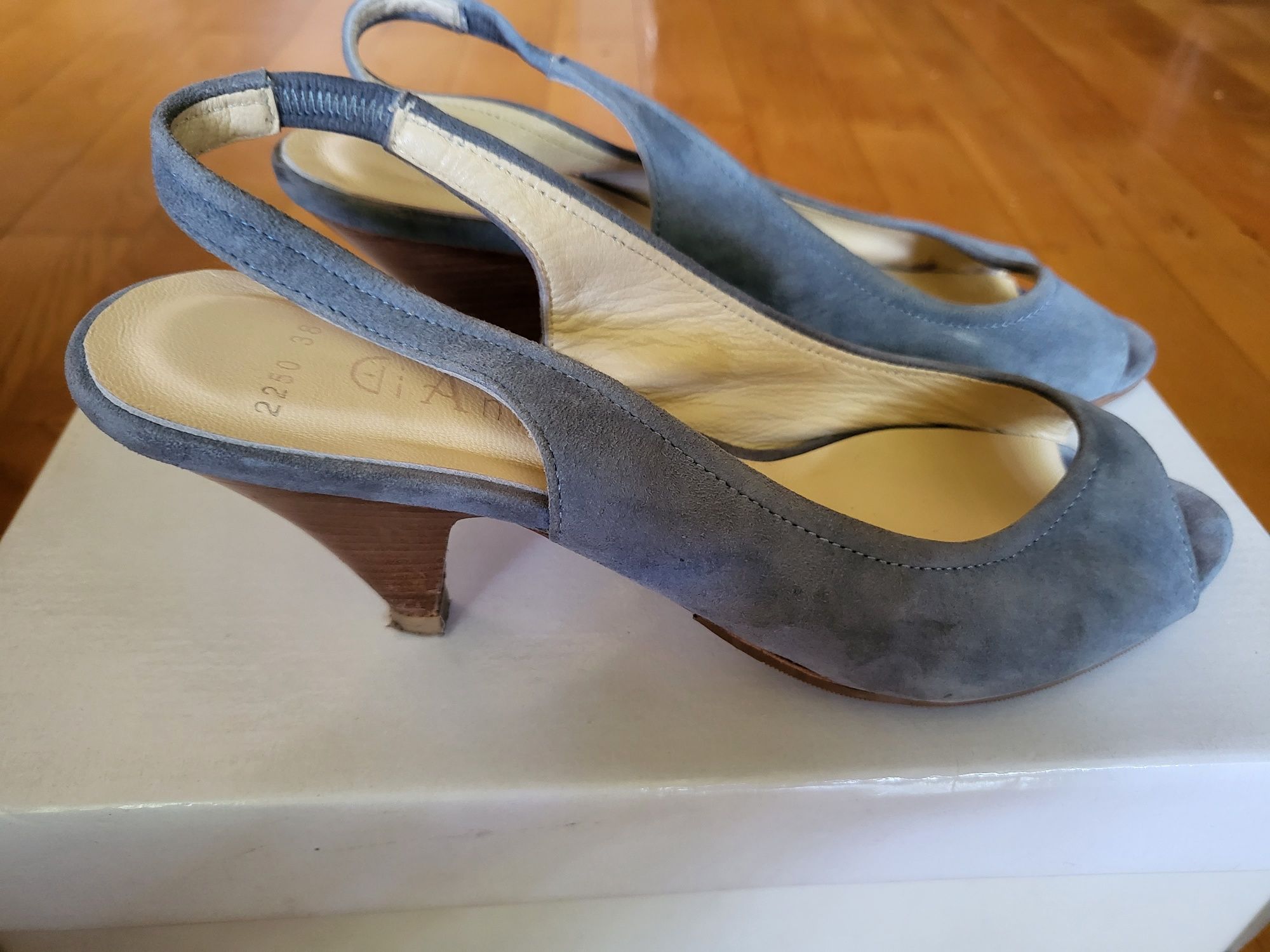 Дамски сандали Gianni номер 38