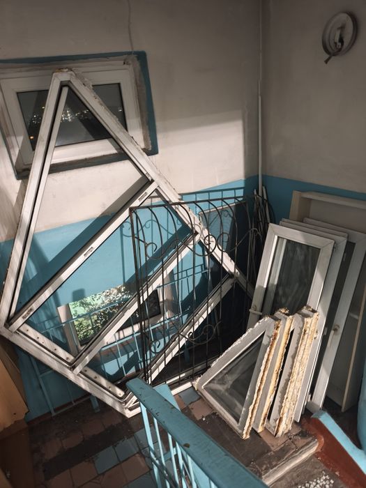 Продам пластиковые окна. 2 трапеции.