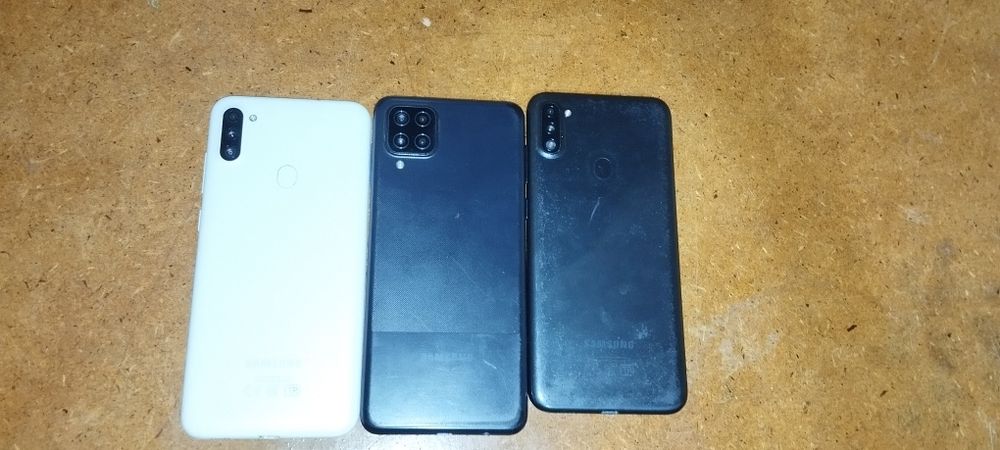 Три Самсунг экран не рабочи