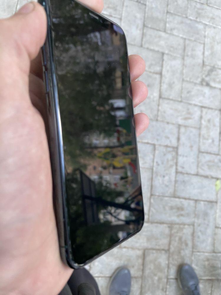 Продам айфон 11 про