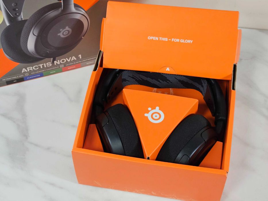 SteelSeries Arctis Nova 1 комфортни слушалки за игри и музика, 2 цвята