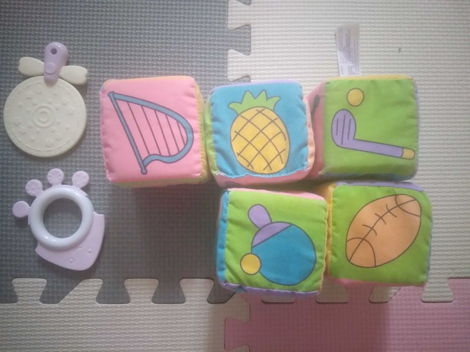 Подарявам бебешки неща и малко дрешки