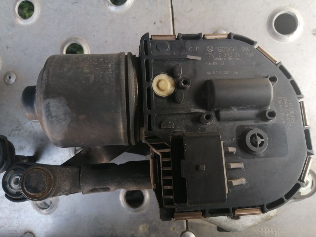 Моторче(механизъм)предни чистачки за Пежо-407