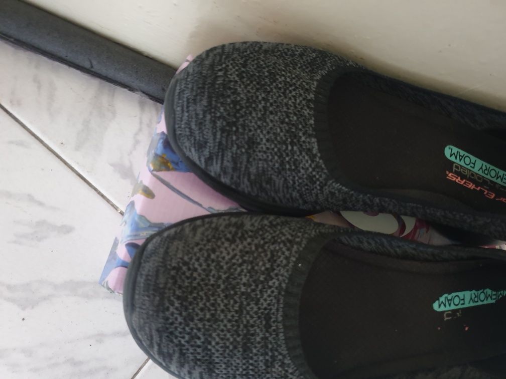 Обувки sketchers 40