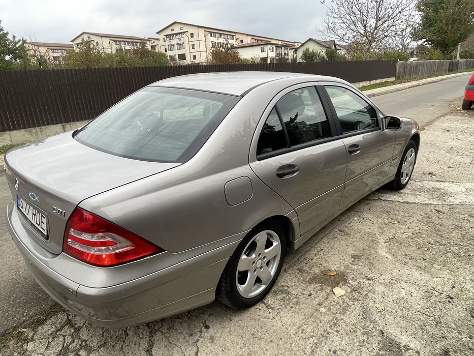 Mercedes C220  2005 27000km reali full istoric