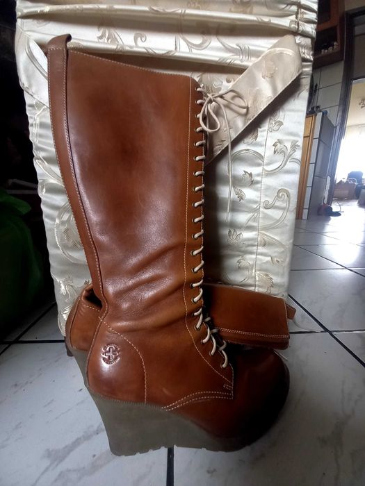 Dr. Martins ботуши с връзки и платформа кафяви