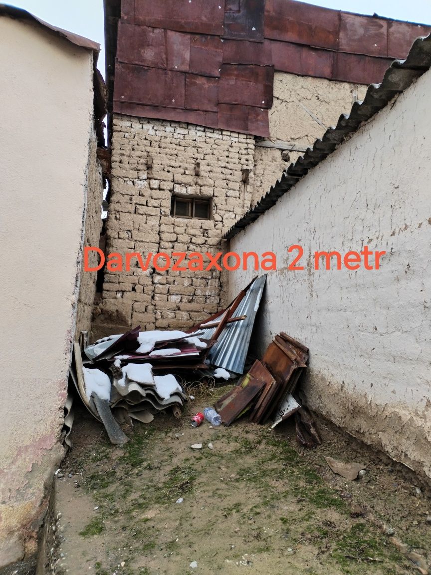 Yer sotiladi 3 sotix Uchqaxramon postidan 7 km kirganda