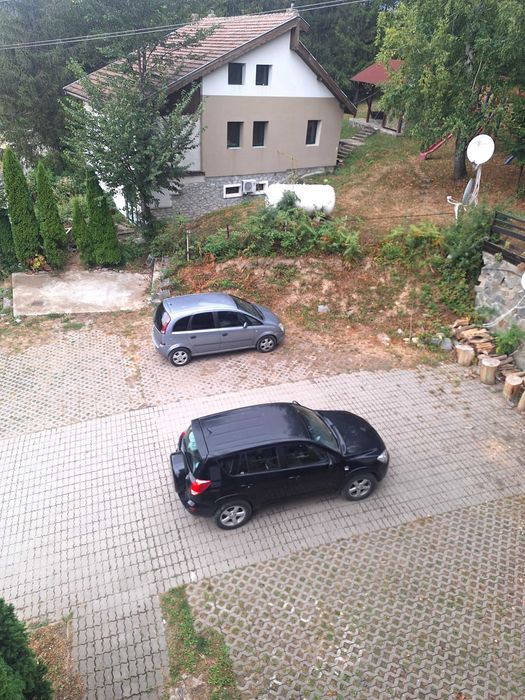 se vinde toyota rav4 an 2007  motor 2,2 dcat km 140000