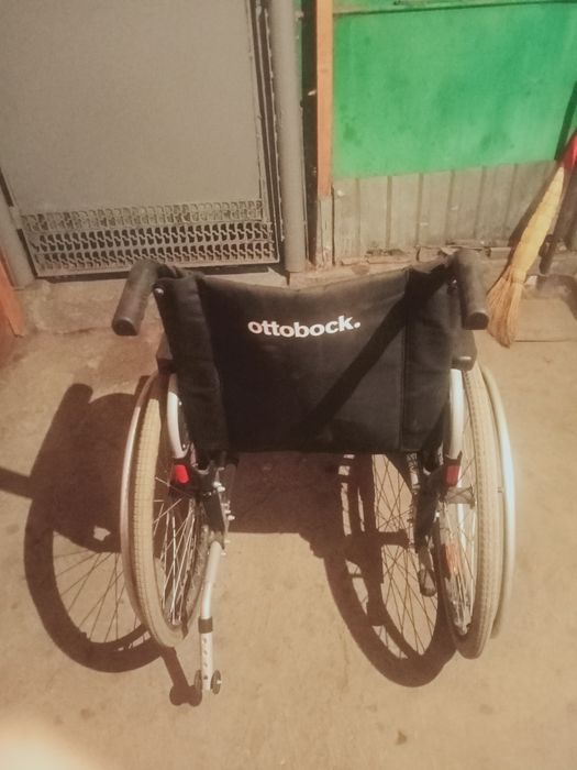 Продам инвалидную коляску