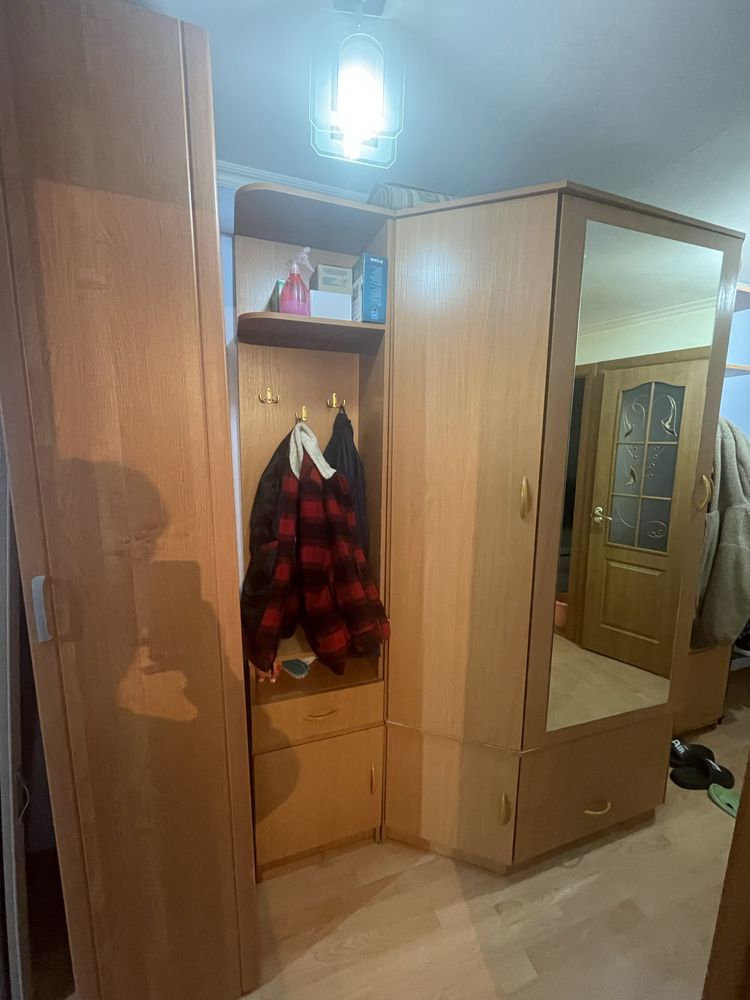 Продам шкаф в прихожую