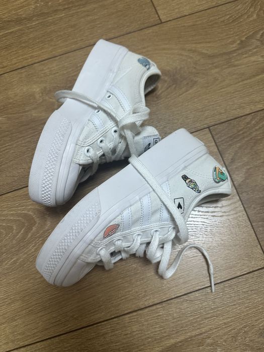 Tenesi adidas,colorati ,marime 35