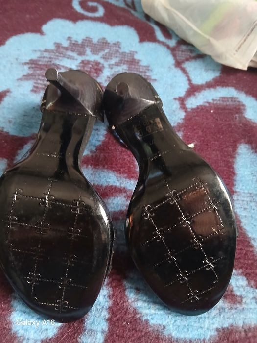 Sandalele moi ușoare elegante