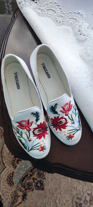 туфли белые, с украшением