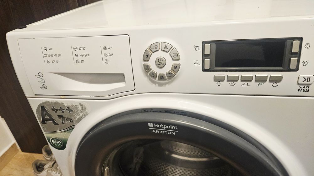 Mașina de spălat rufe Hotpoint slim folosita