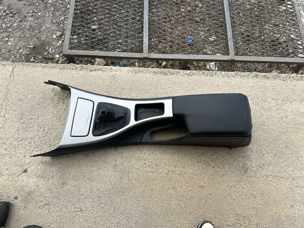 Централна конзола със подлакътник за BMW E90/E91