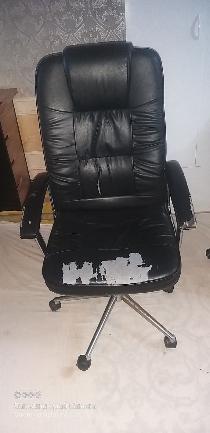 Ofis kreslo sotiladi xolati orta