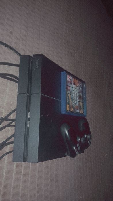 Vând PS4 toate cablurile GTA v funcționabil