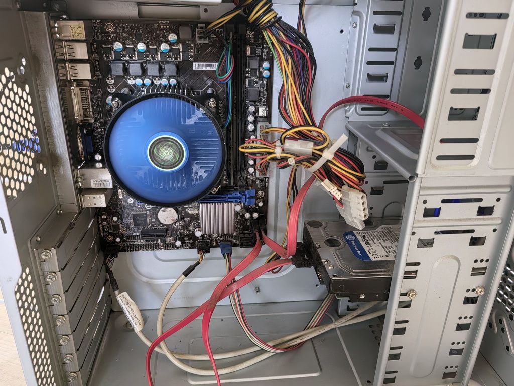 Продаётся пк процессор i3-2100 4g оперативки жёсткий диск на 1 терабай