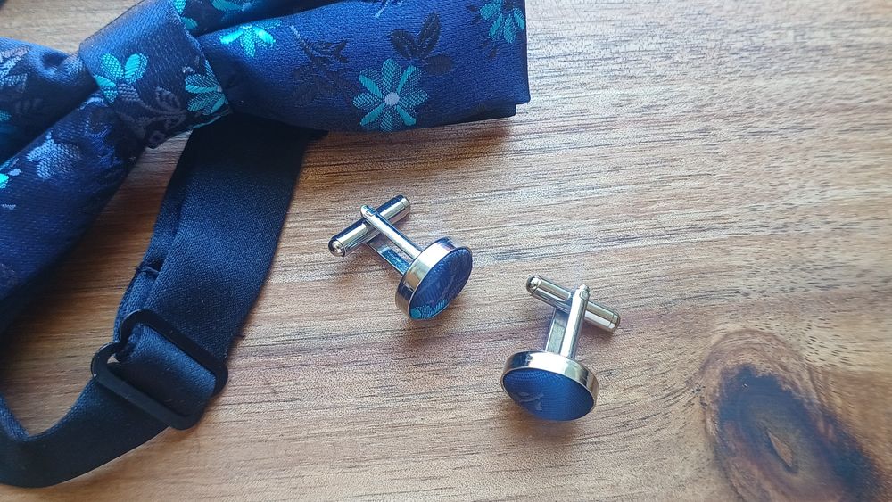 НОВО Папионка от 100% коприна с копчета за ръкавели