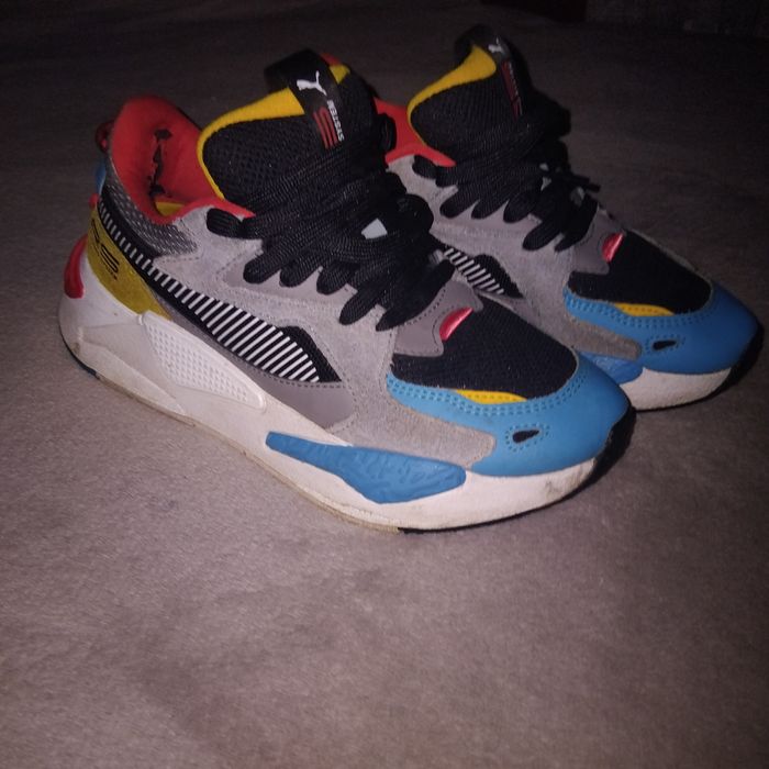 Pantofi sport Puma originali 
Foarte comozi, moderni și colorați.