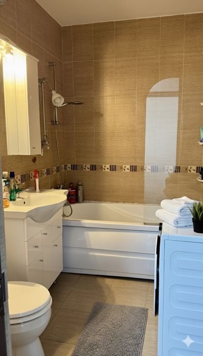 PF vand apartament 3 camera in curte la Vivo 70 Mp