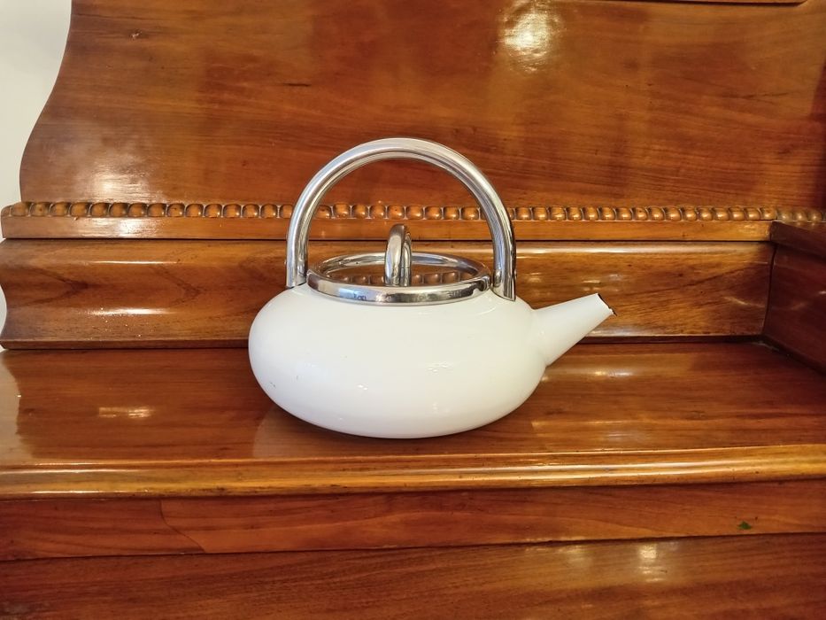 Ceainic emailat vintage, Germania