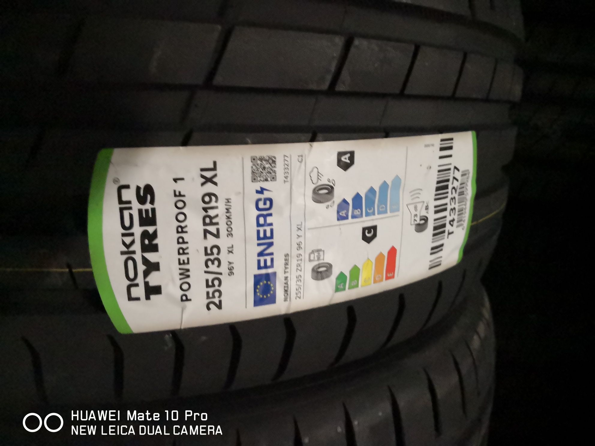 255 35 19 цола нови гуми nokian dot 23