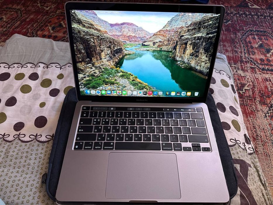 Macbook pro M1 8/256  holati idyal yangi