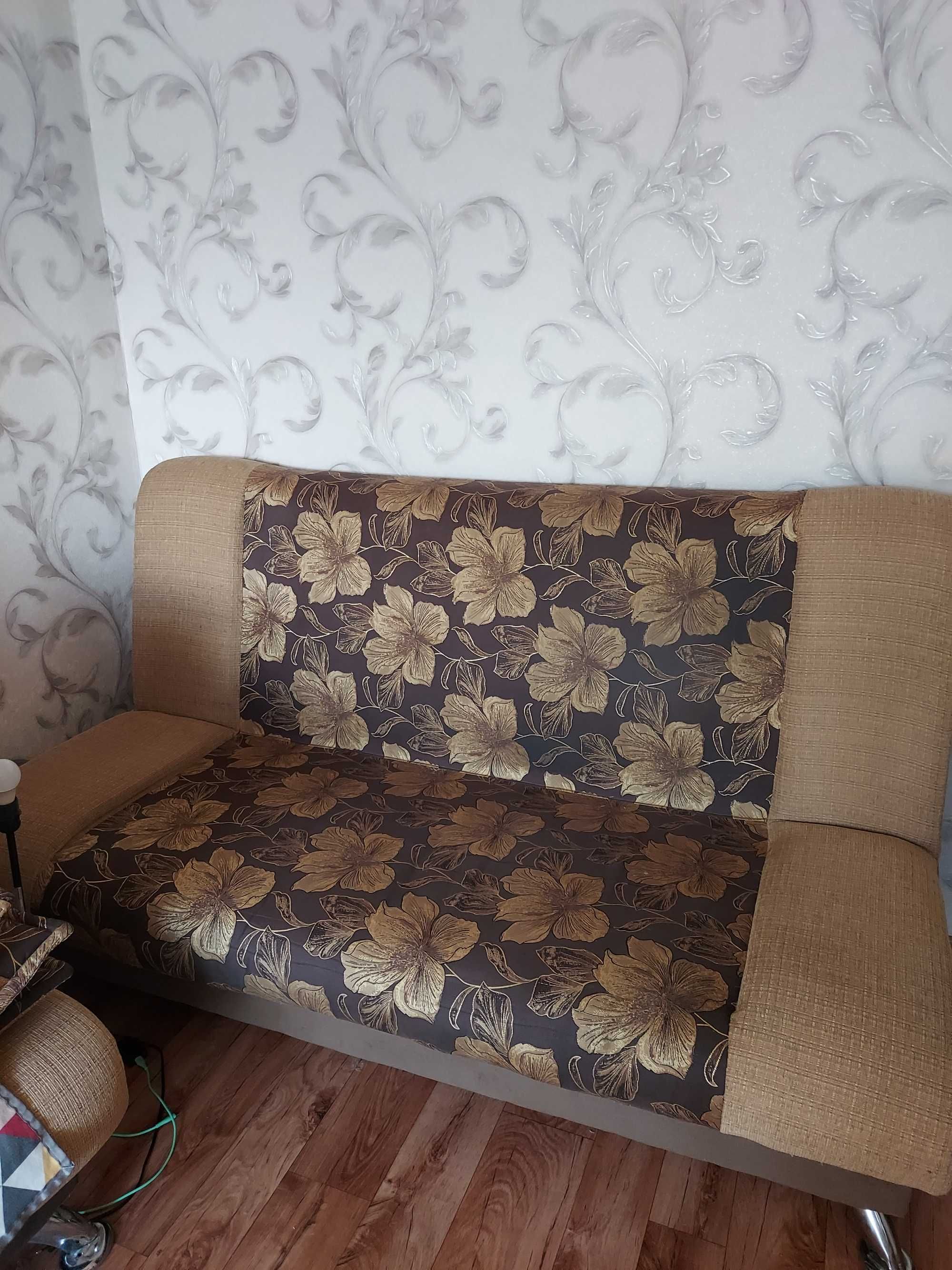 Продам диван и 2 кресла