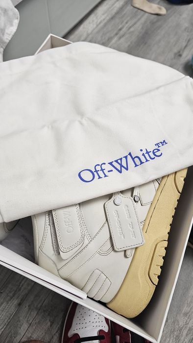 Out off white mid top lea