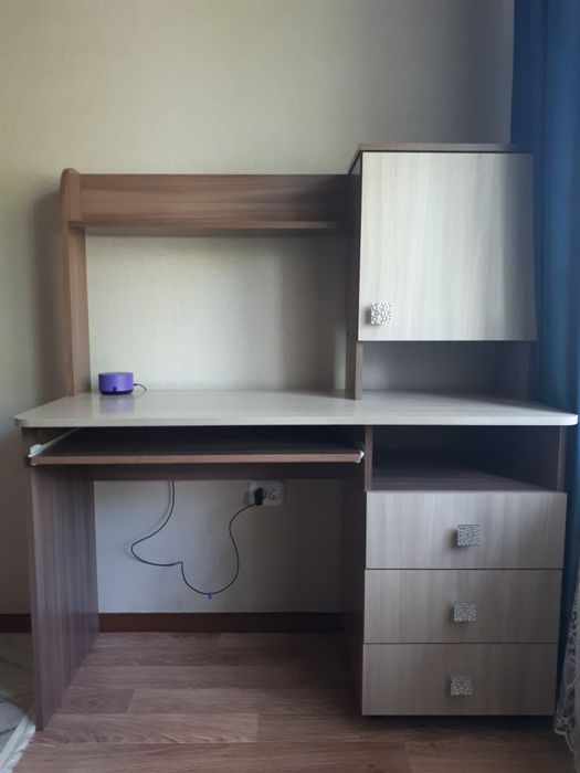 Продам школьный стол