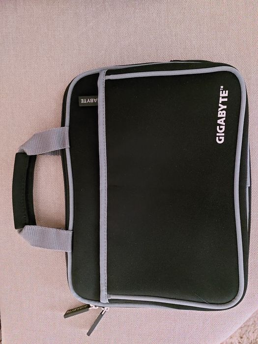 Чанта за таблет Gigabite
