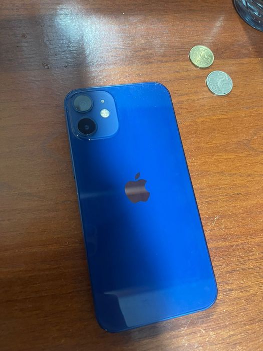 Продам или обменяю айфон 12 мини без трещин нечего не менялось акб 74%