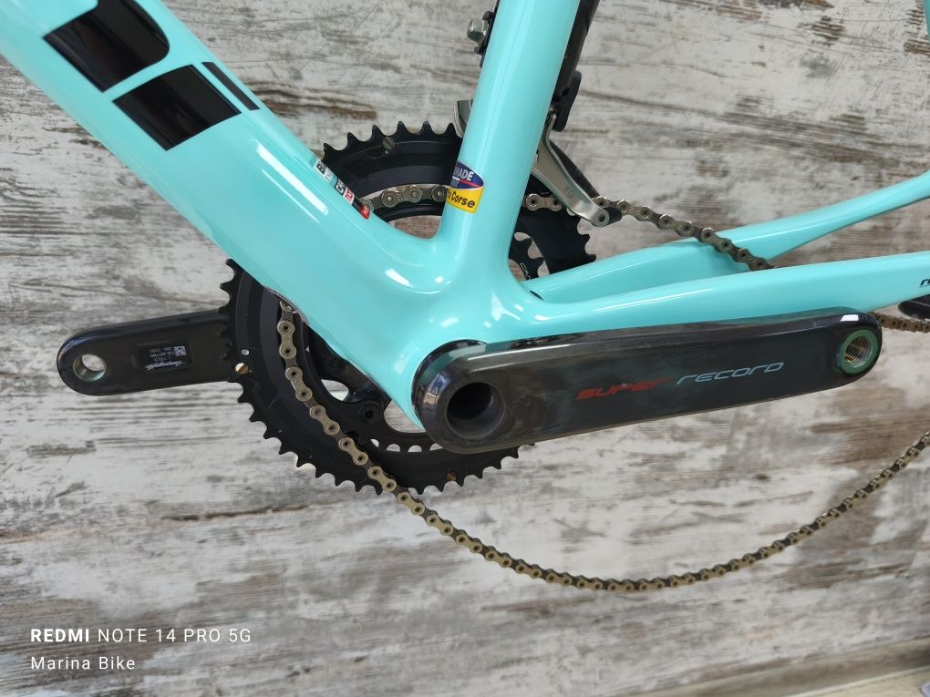 НОВ карбонов шосеен велосипед  без капли Bianchi Specialissima EPS