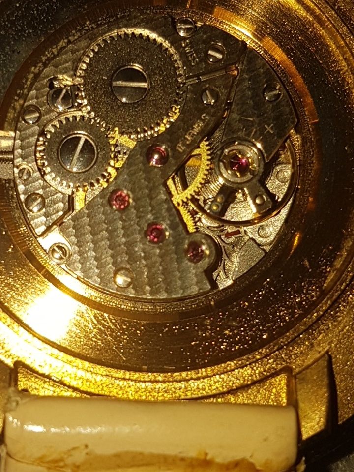 Superb ceas de dama elvetian placat aur cu email mecanic cu 17 rubine