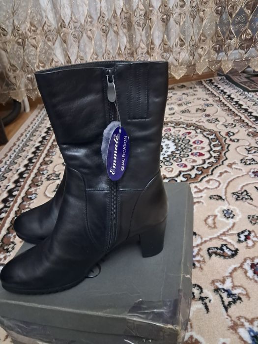 Сапоги 38размер натуральный мех, натуральная кожа 45000. Туфли 36.разм