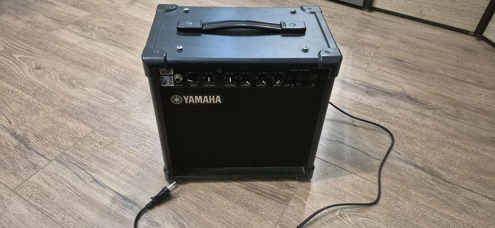 продам комбоусилитель Yamaha GA15II Black